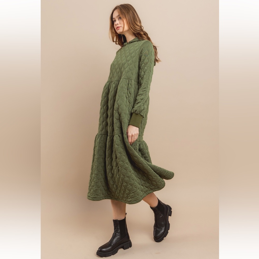 05 Quilted Maxi Dress with Hoodie - Picture 4 of 5